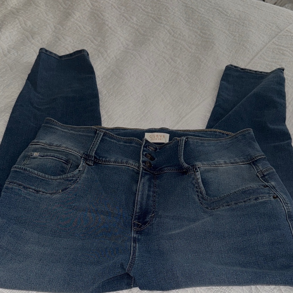 Guess High Rise Blue Jeans - Picture 2 of 4